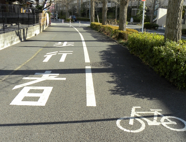 大型車の右左折バックアナウンスはなぜ トラックの死角から事故防止を Zenbuキニナル