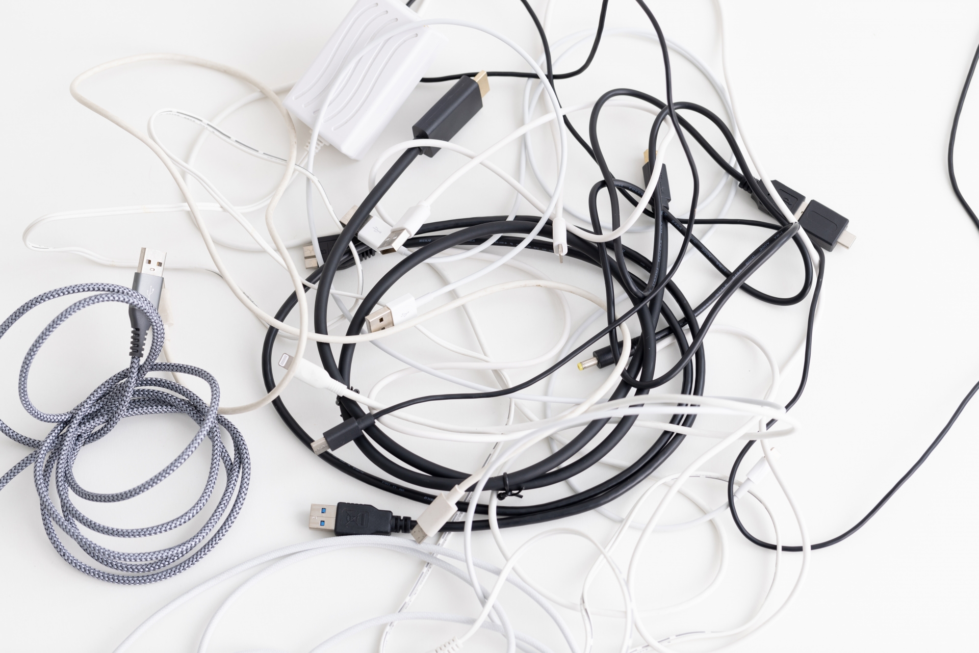 まずは原因を知ろう|ネット配線がごちゃつく理由とは